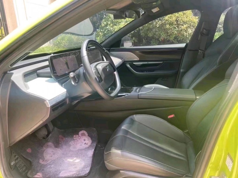 青島22年小鵬汽車p76