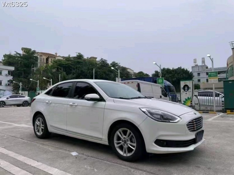 广州19年福特福睿斯3