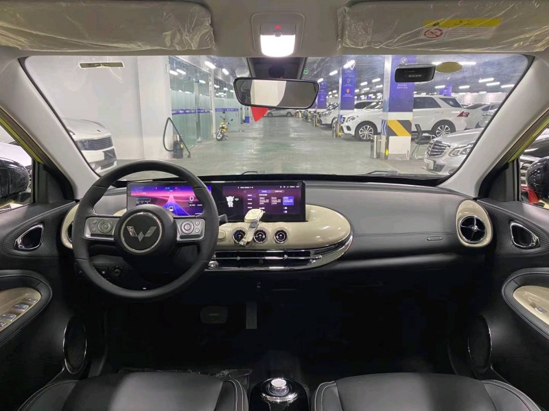 成都23年五菱汽車繽果4