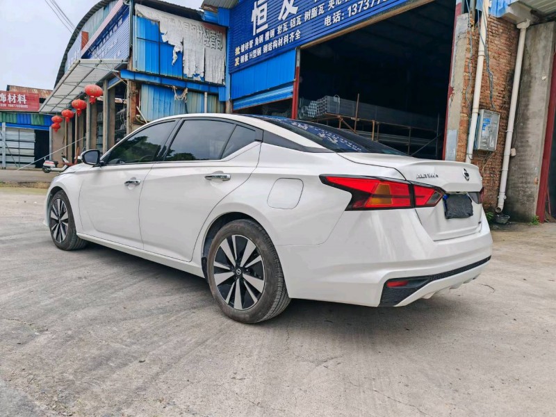 桂林21年日產天籟4