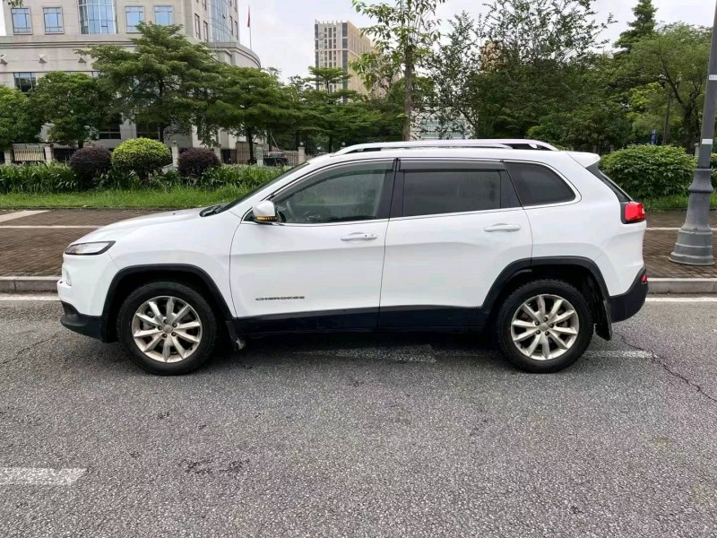 珠海19年Jeep自由光3