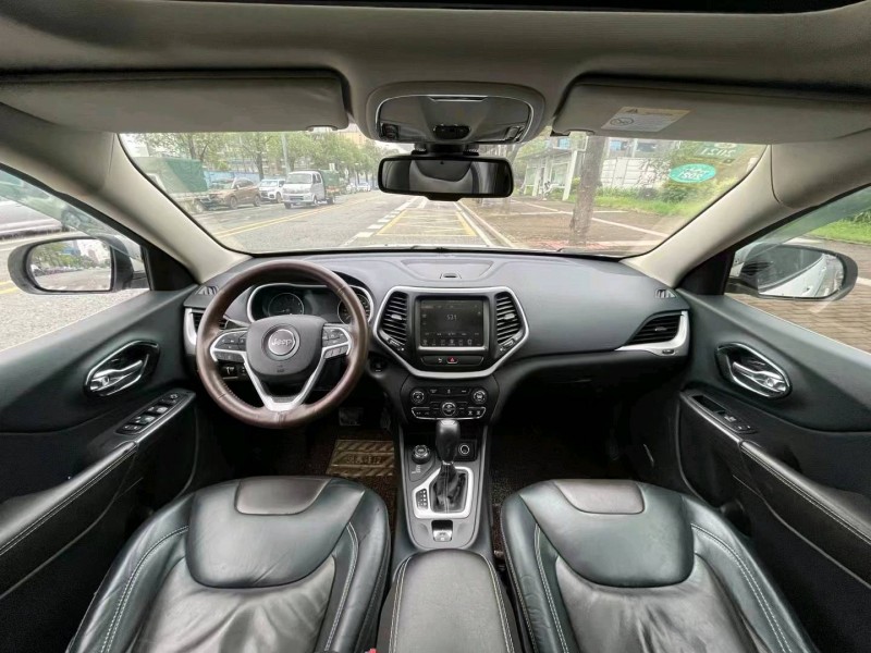 珠海19年Jeep自由光8