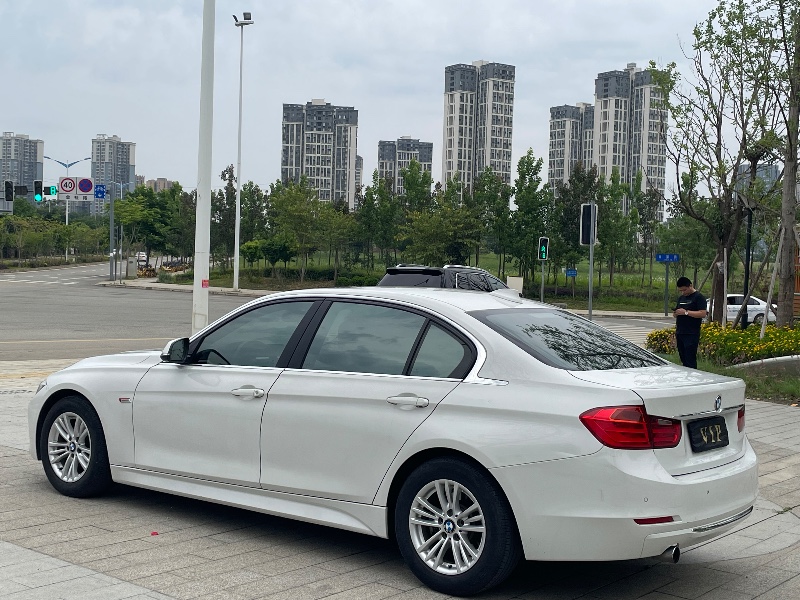 成都15年宝马3系4