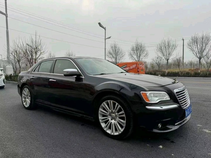 东营13年克莱斯勒300C4