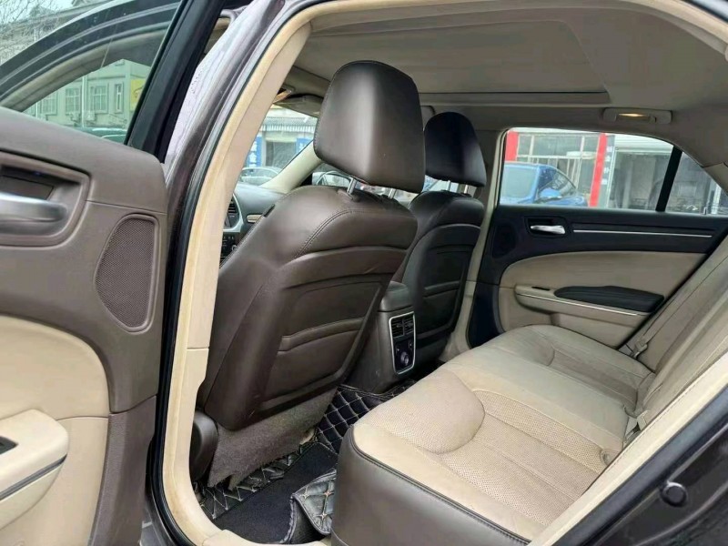 东营13年克莱斯勒300C6