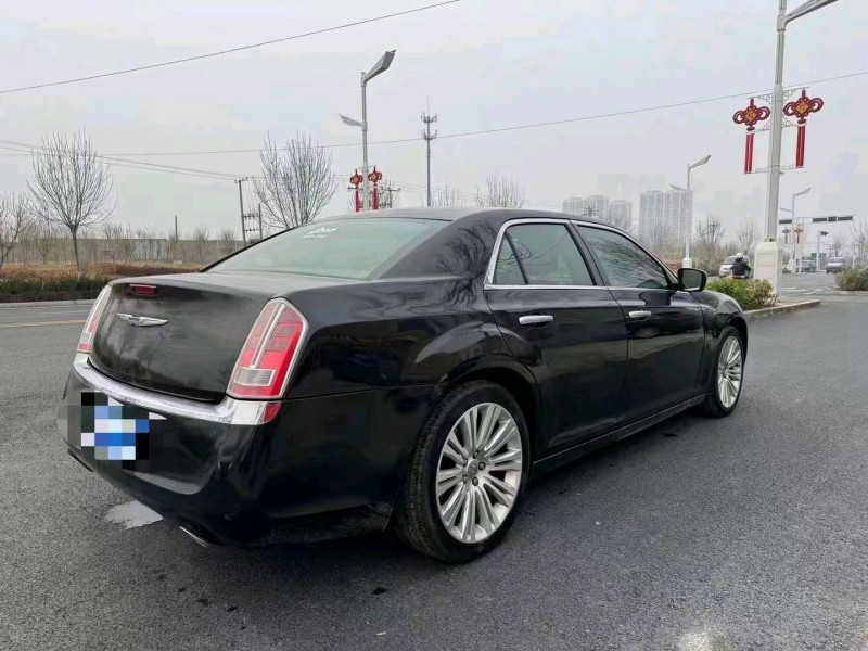东营13年克莱斯勒300C8