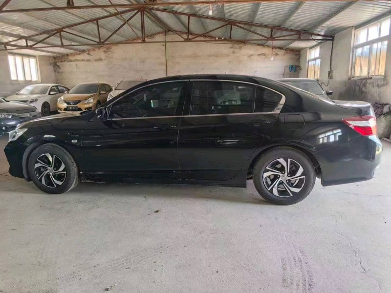 邢台18年本田雅阁4