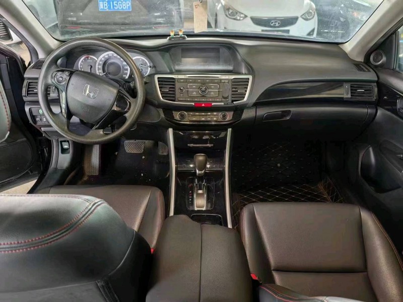 邢台18年本田雅阁8