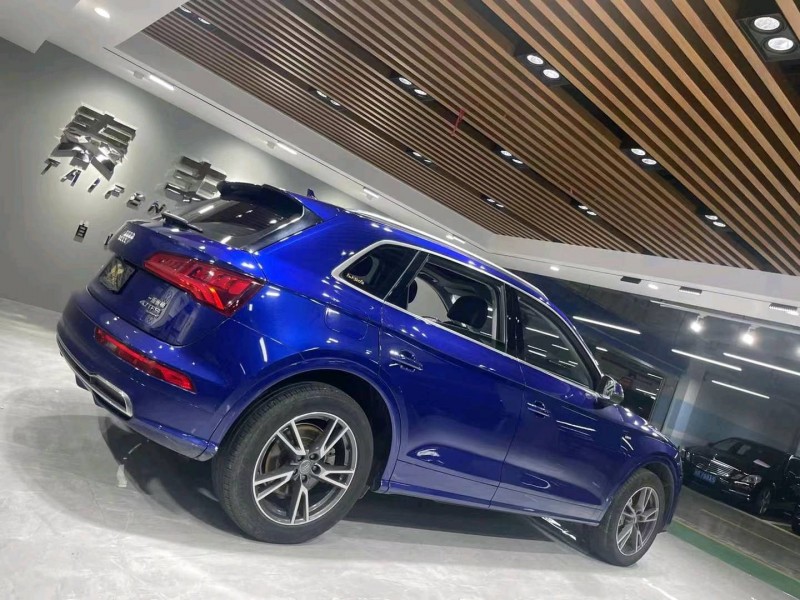 成都18年奥迪Q57