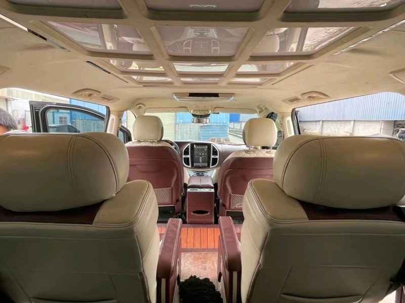 郑州18年奔驰威霆9