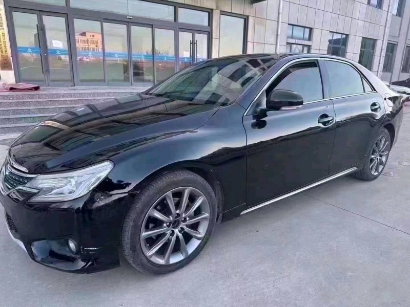 济南17年丰田锐志2