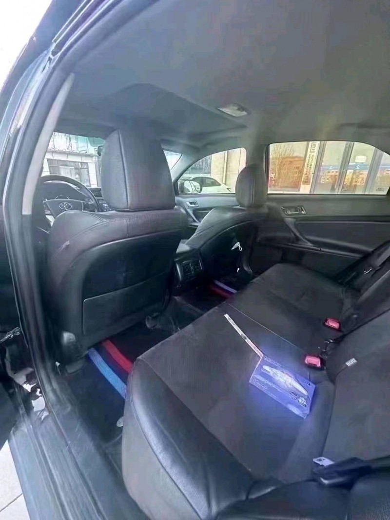 济南17年丰田锐志5