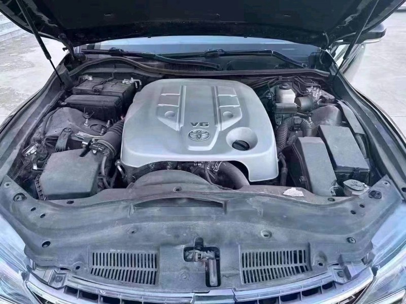 济南17年丰田锐志7