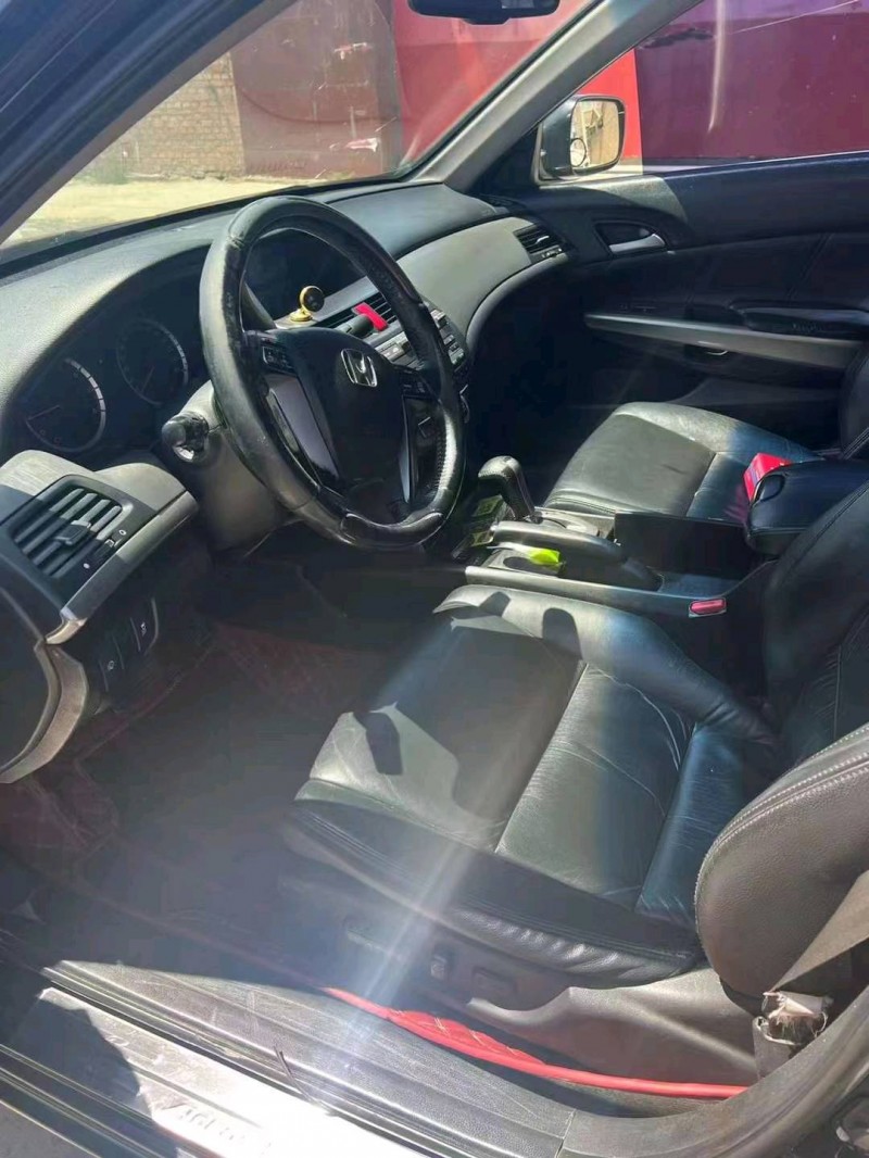 邢台12年本田雅阁4