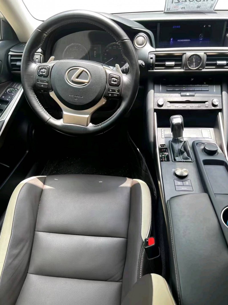 佛山17年雷克萨斯IS6