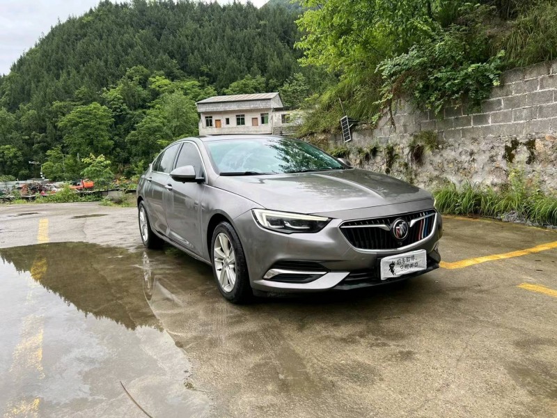 重庆17年别克君威3