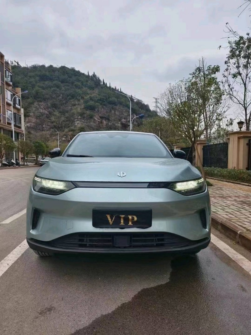 遵義23年零跑汽車C111