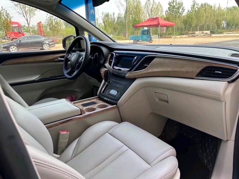 济宁17年别克GL84