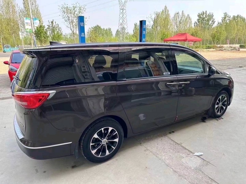 济宁17年别克GL88