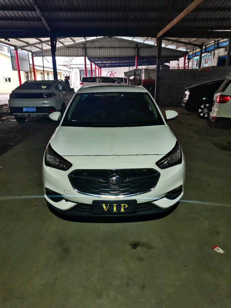 济宁18年别克凯越1