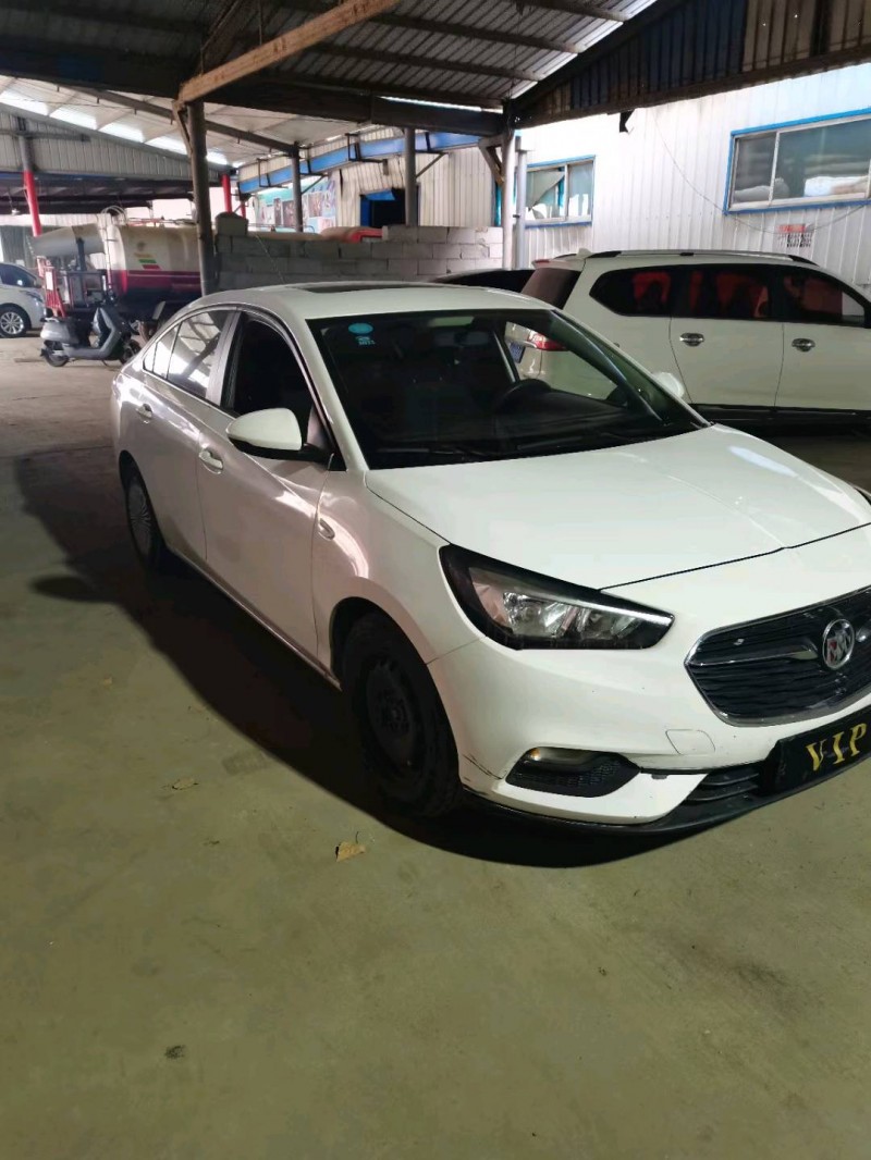 济宁18年别克凯越3