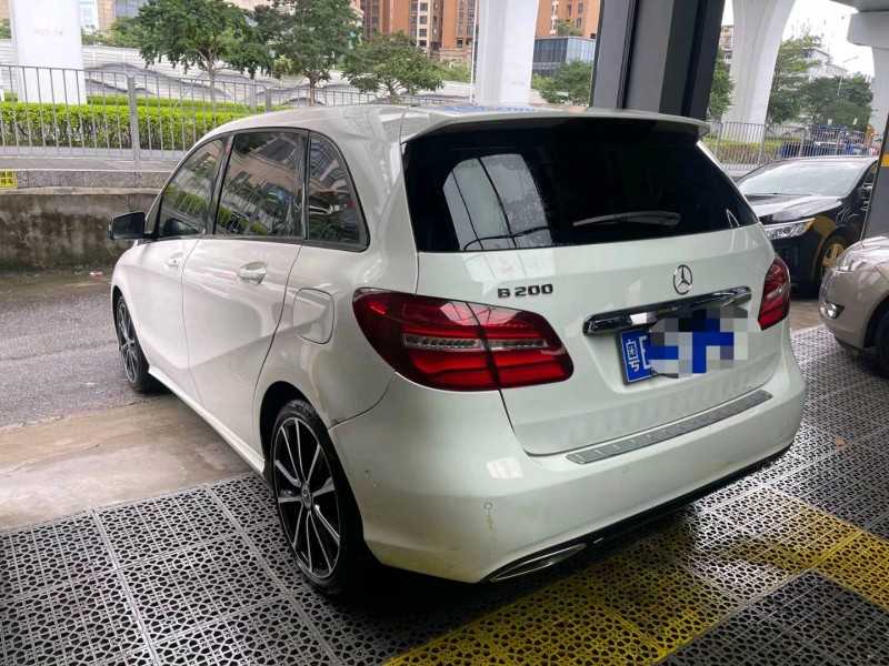广州18年奔驰B4