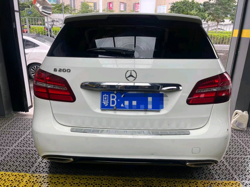 广州18年奔驰B9