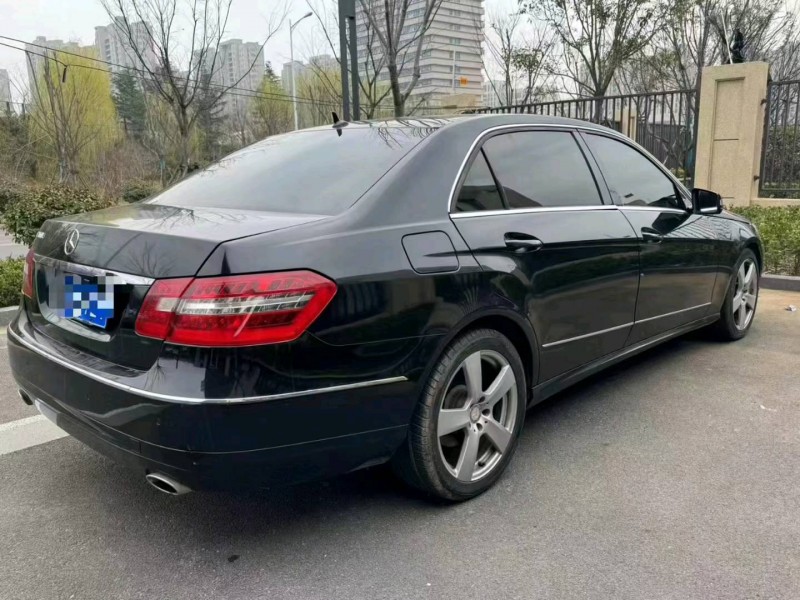 济南13年奔驰E8