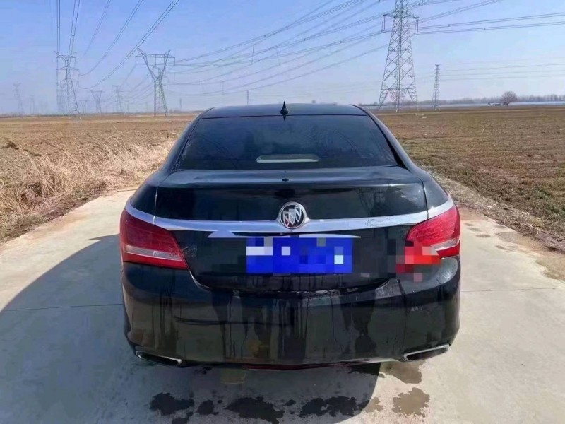 青岛15年别克君越9