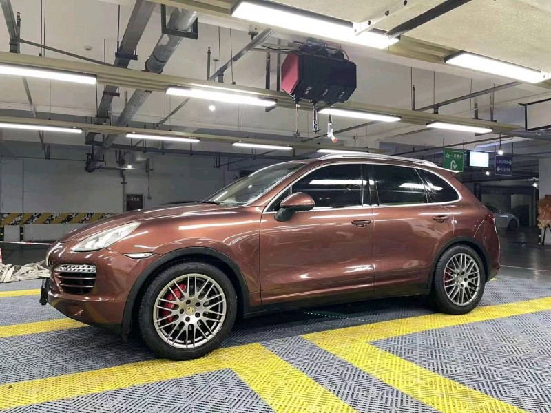 成都13年保时捷卡宴3