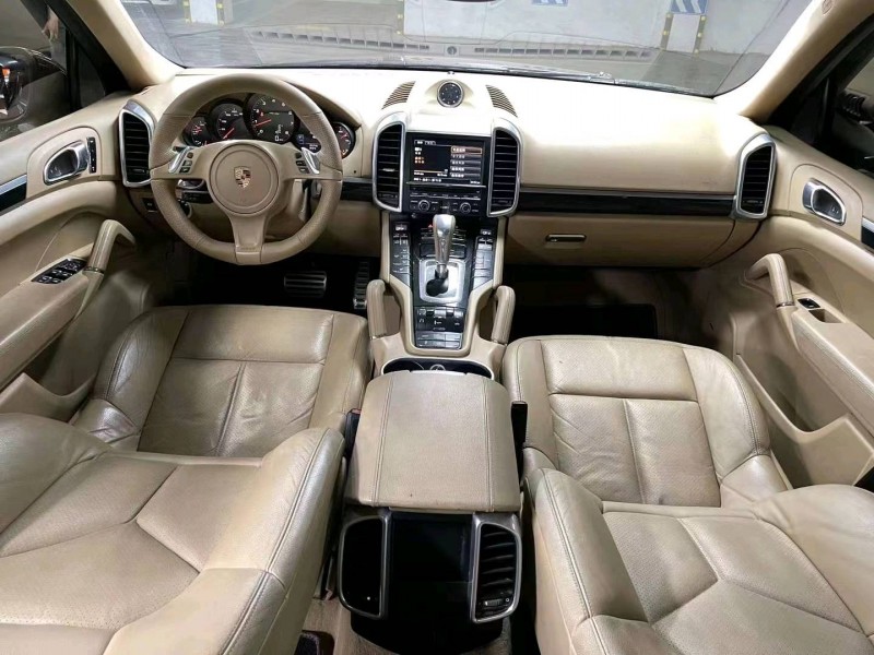 成都13年保时捷卡宴9