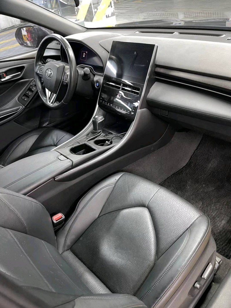 成都22年丰田亚洲龙8