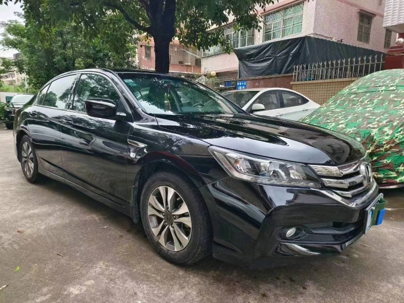 深圳14年本田雅阁3