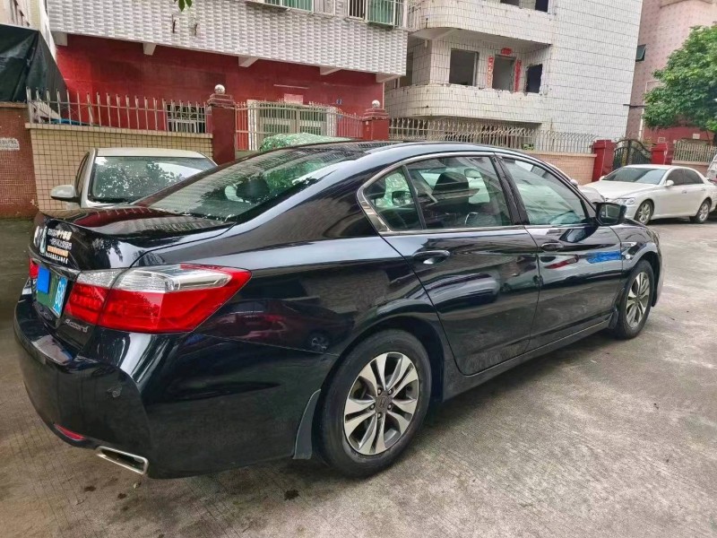 深圳14年本田雅阁7