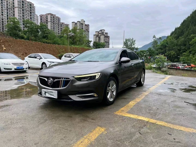 重庆17年别克君威3