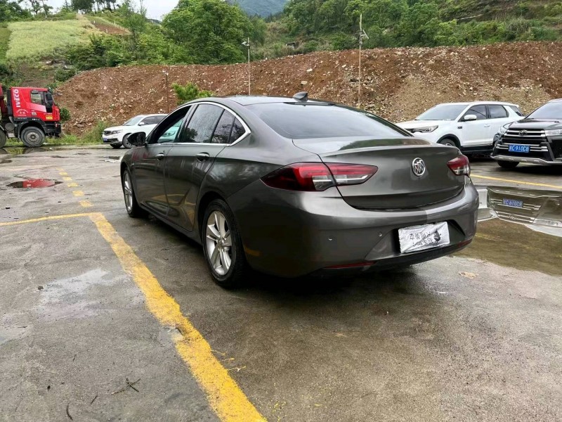 重庆17年别克君威4