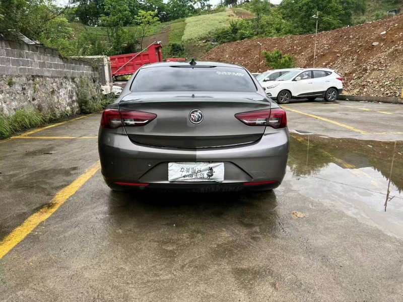 重庆17年别克君威6