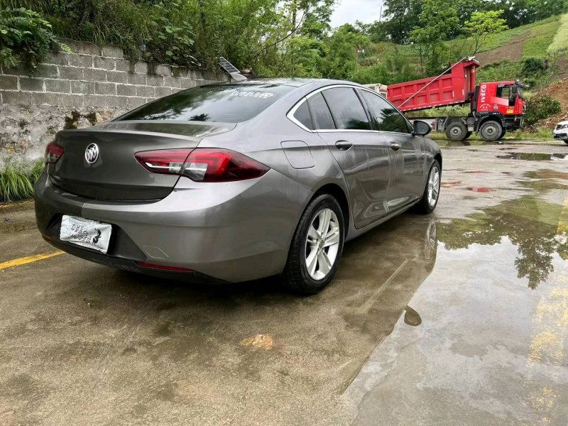 重庆17年别克君威7