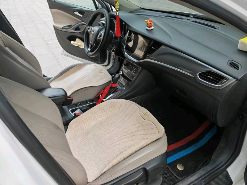 邢台16年别克威朗5