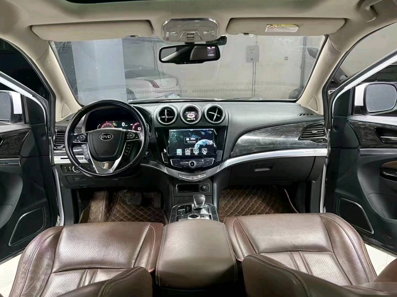 成都16年比亚迪唐9