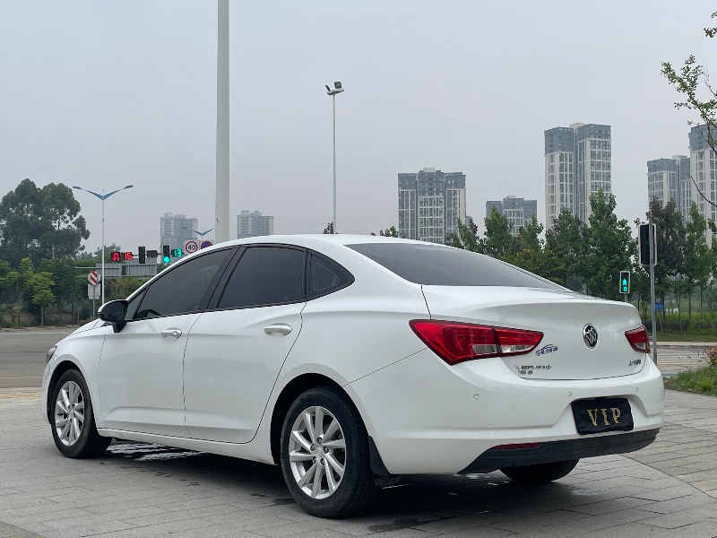 成都19年别克威朗5