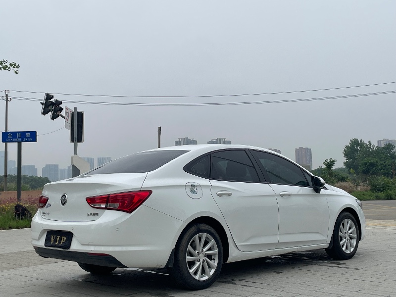 成都19年别克威朗6