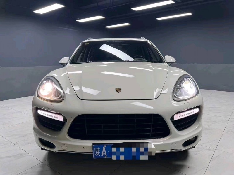 成都12年保时捷卡宴1