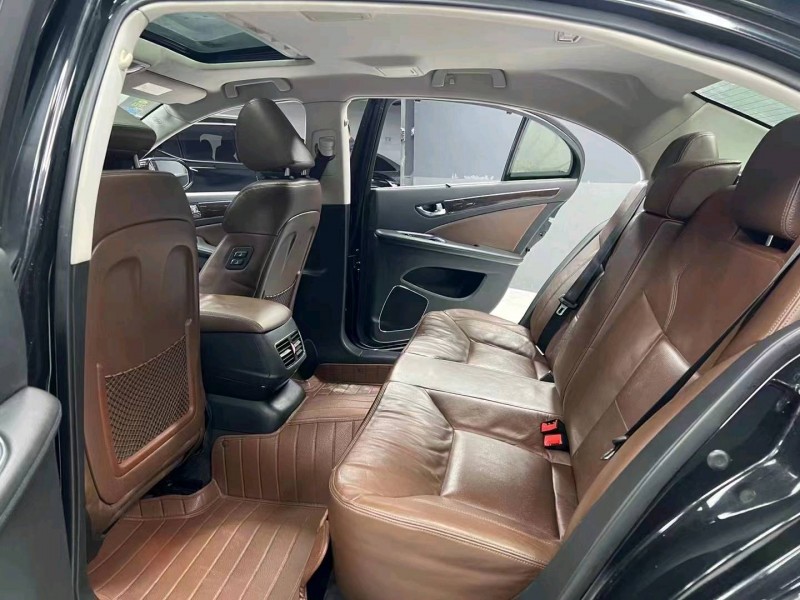 成都15年红旗H77