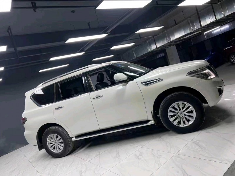 成都19年日产途乐8