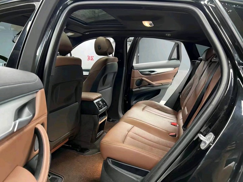 成都19年宝马X57