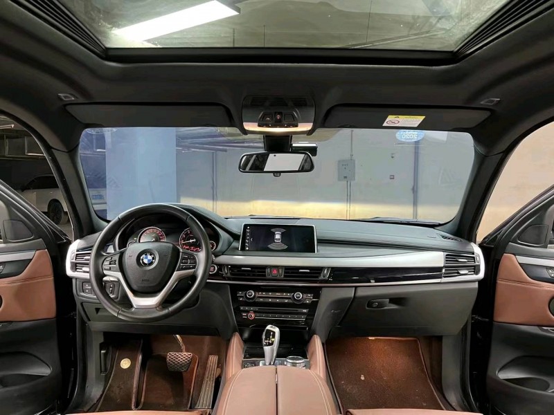 成都19年宝马X58