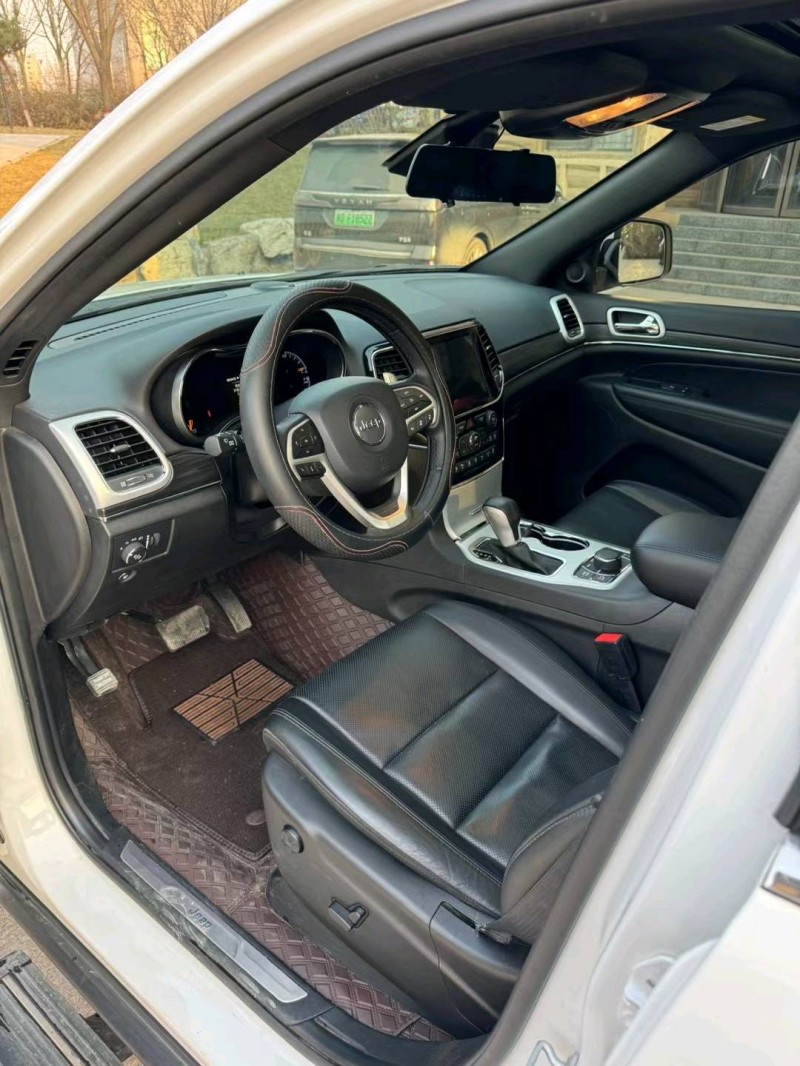 邢台22年Jeep大切诺基4