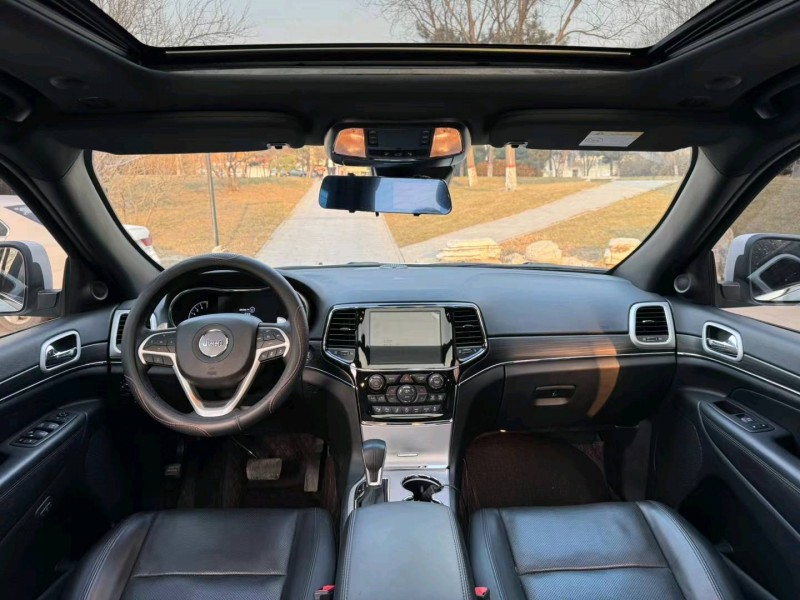 邢台22年Jeep大切诺基5