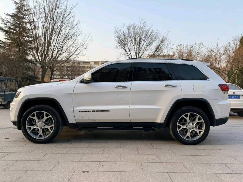 邢台22年Jeep大切诺基8